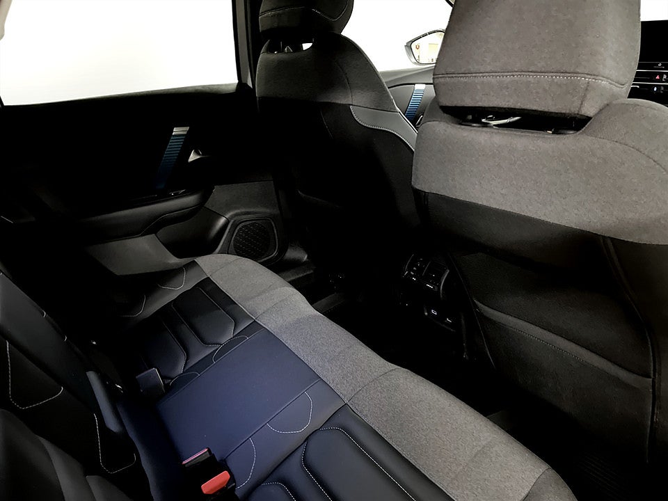 Bild på Citroën e-C4 Shine 50kWh Aut B-KAMERA CARPLAY 136hk