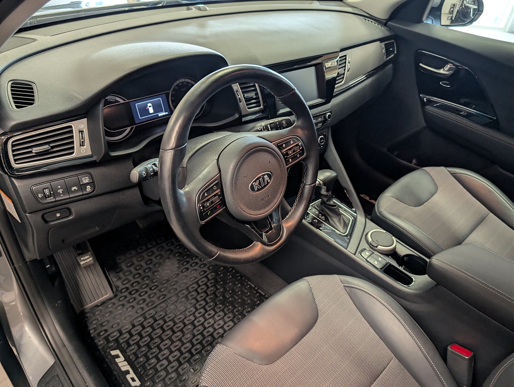 Kia Niro Hybrid DCT Advance Plus M-värm/V-hjul thumbnail