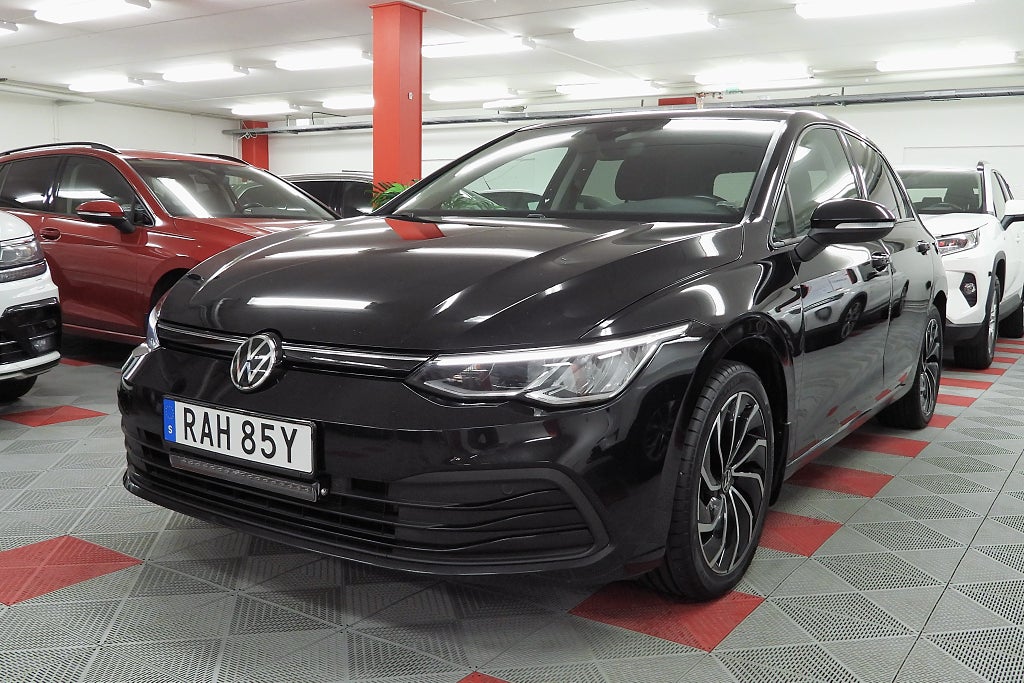 Volkswagen Golf 1.5 eTSI SoV Hjul Drag Kamera B-Värmare Elstol Massage