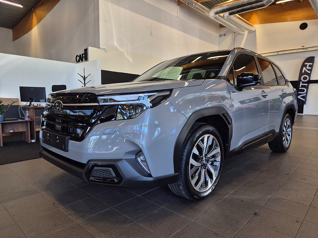 Subaru Forester 2,0 150hk e-Boxer Limited / Skinn / Rattvärme / 360-kam
