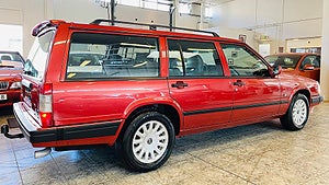 Bilen är välvårdad både in- och utvändigt.