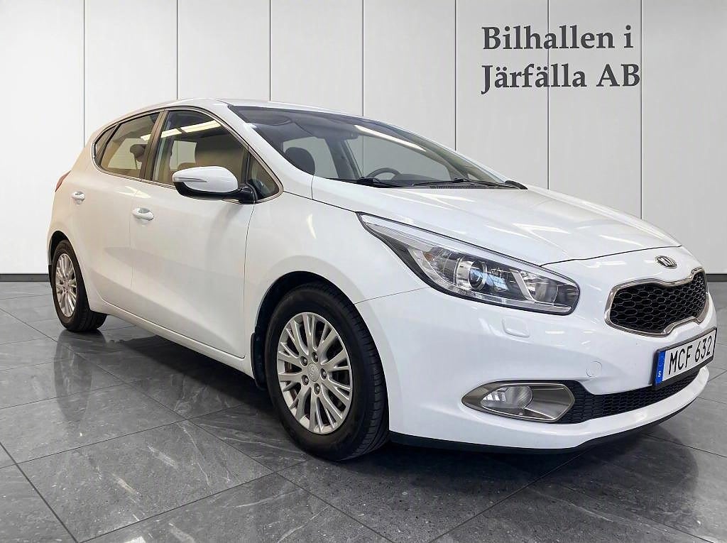 Kia Ceed cee'd 1.6 CRDi EX Comfort bes Ny servad 2 ägare 110HK