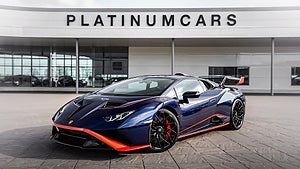 Lamborghini Huracán STO är den mer racing-fokuserade versionen. 