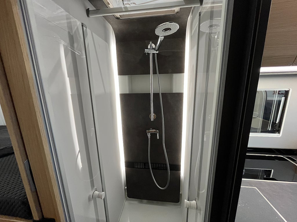 Adria Coral Plus 670 SL /ALDE/Automat 9vxl/Solcell/Dubbla bo - Adria