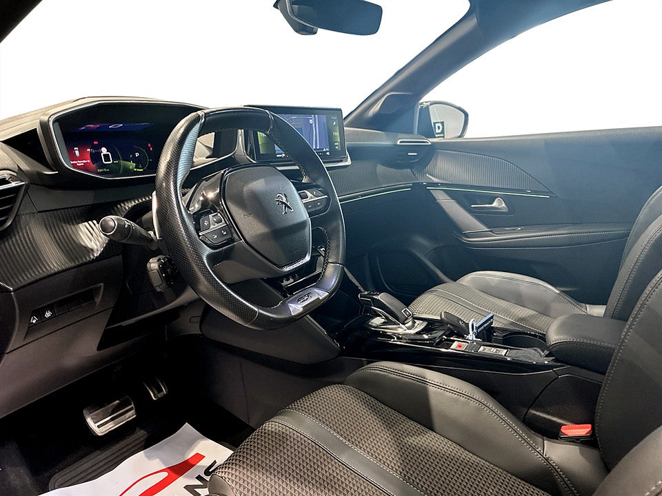 Bild på Peugeot 208 GT-Line 1.2 PT 130hk Aut PANO B-KAMERA