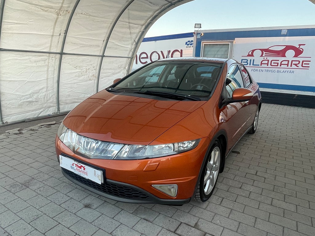 Honda Civic 1.8 i-VTEC Sport 140hk NYSERVAD NYBESIKTAD S+V-HJUL