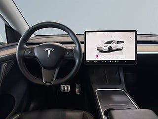 Tesla Model Y Performance Performance S&V-Hjul/Drag/Värmepump/Pano – bild 8