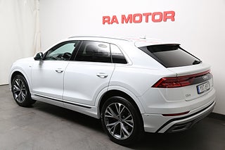 SUV Audi Q8 3 av 28