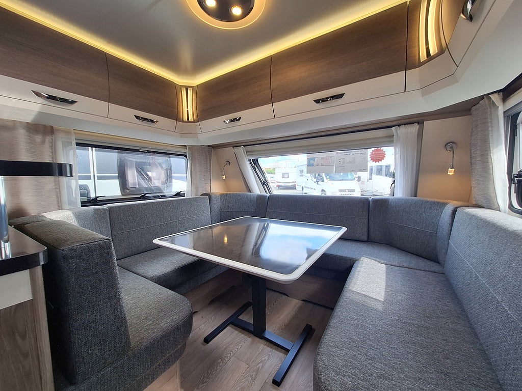 Hobby Prestige 720 WQC Queenbädd, Dusch, Kampanjprodukt!