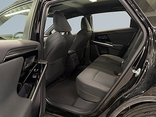 Toyota bZ4X 71.4 kWh Active S&V-hjul Backkamera Cockpit Navi MOMS – bild 13