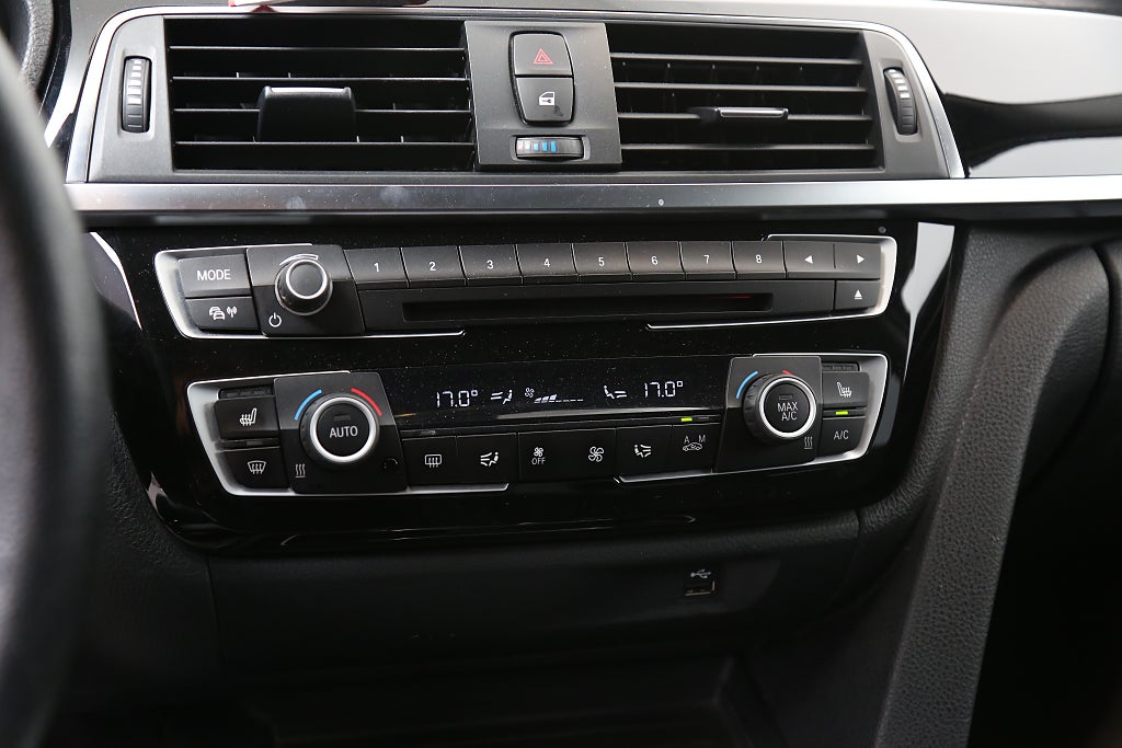 BMW 330e Sport line Sedan 252hk | Navi | Hi-Fi | P-Sen | BT | 2018