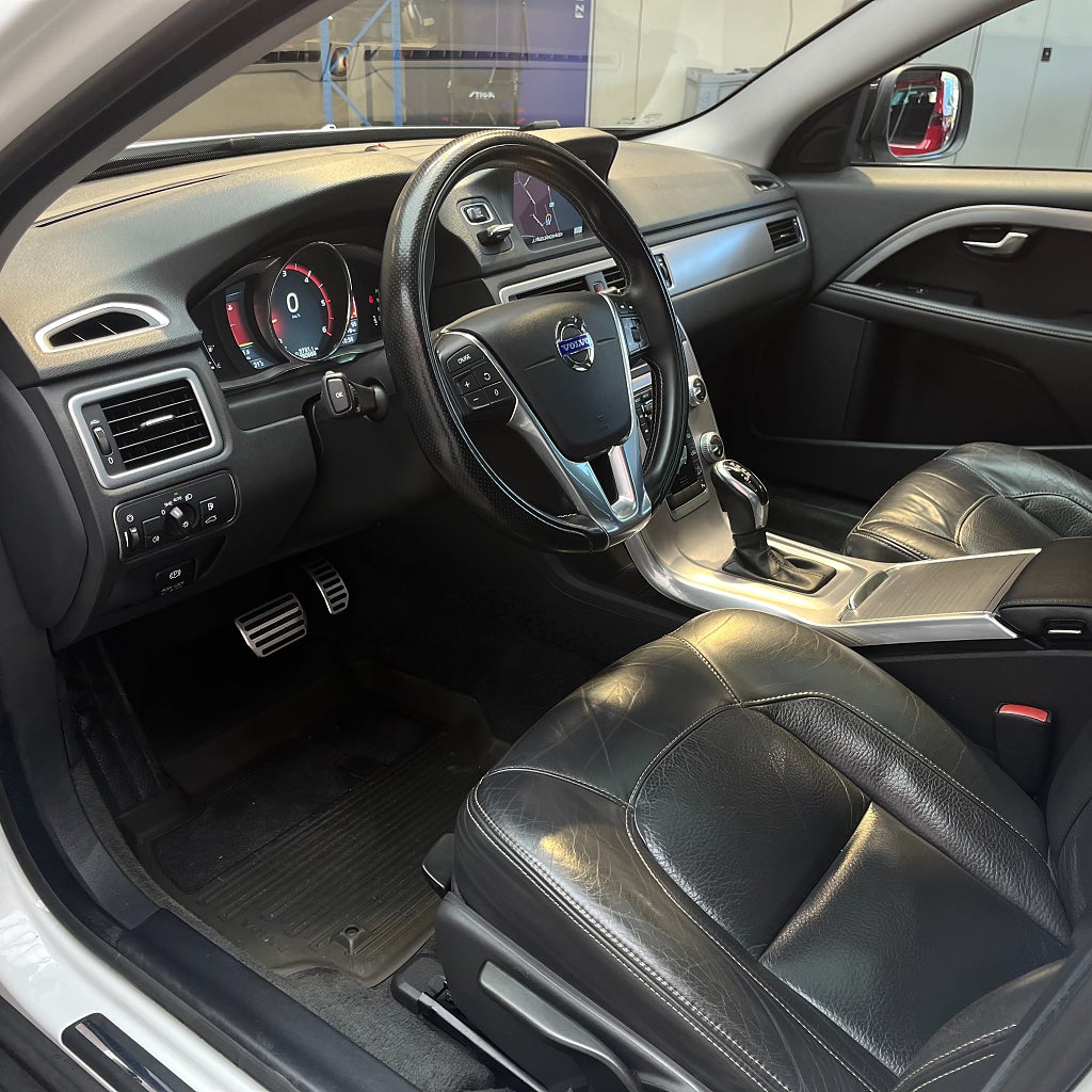 Volvo XC70 D4 AWD Dynamic Edition Glastaklucka Navi Värmare