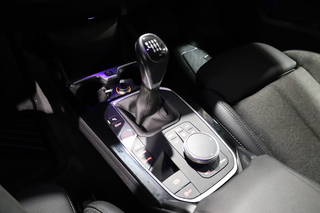 BMW 118I Sport line 136hk Navi Rattvärme PDC Leasbar LED 2022