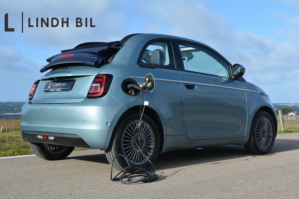 Fiat 500e 42 KWH CABRIOLET ICON NAVI PARKSYSTEM CO-PILOT 1300 MIL