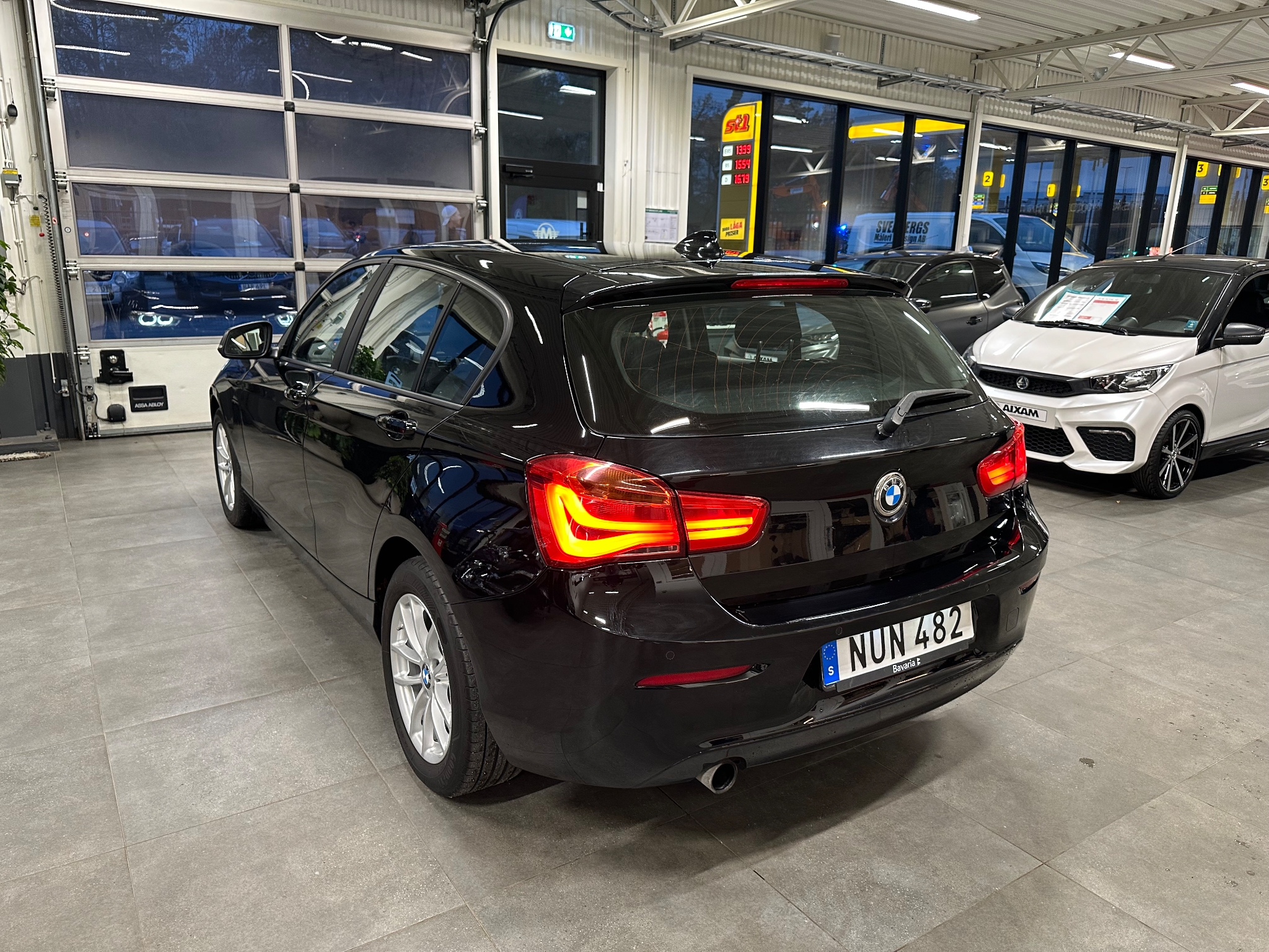BMW 118 i 5-dörrars Advantage 2016, bild 3/45