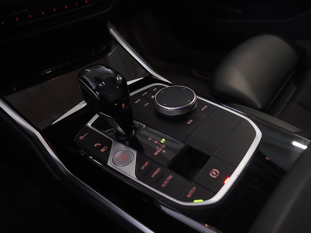 BMW 330e Plug-in Touring 292hk Sport Line | Drag | Navi |