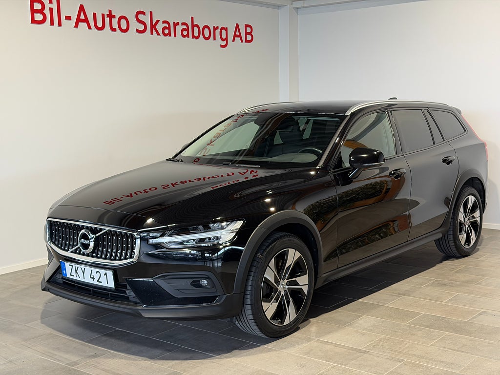Volvo V60 Cross Country B4 AWD Automat Läder Dragkrok VOC Navi H/K