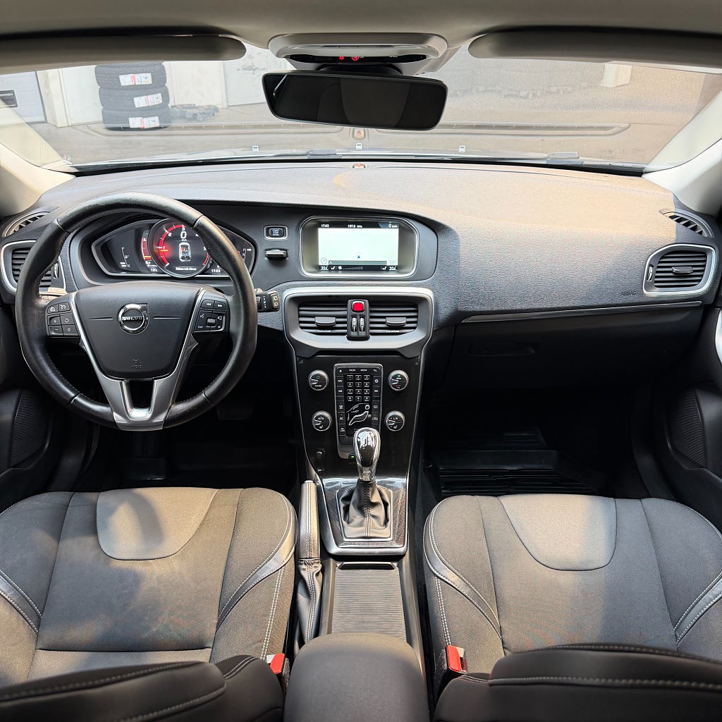Volvo V40 D3 Geartronic Business Advanced VOC Värmare Kamrem Bytt