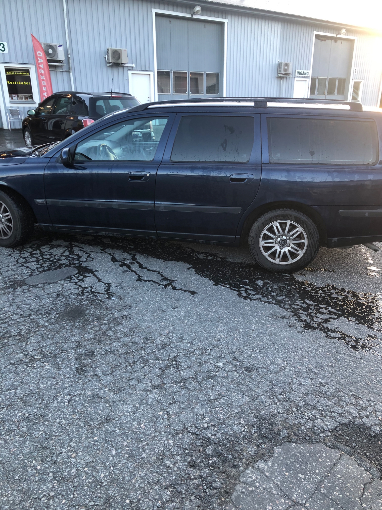 Volvo V70 2.4 Automat 140hk 2003, bild 2/43