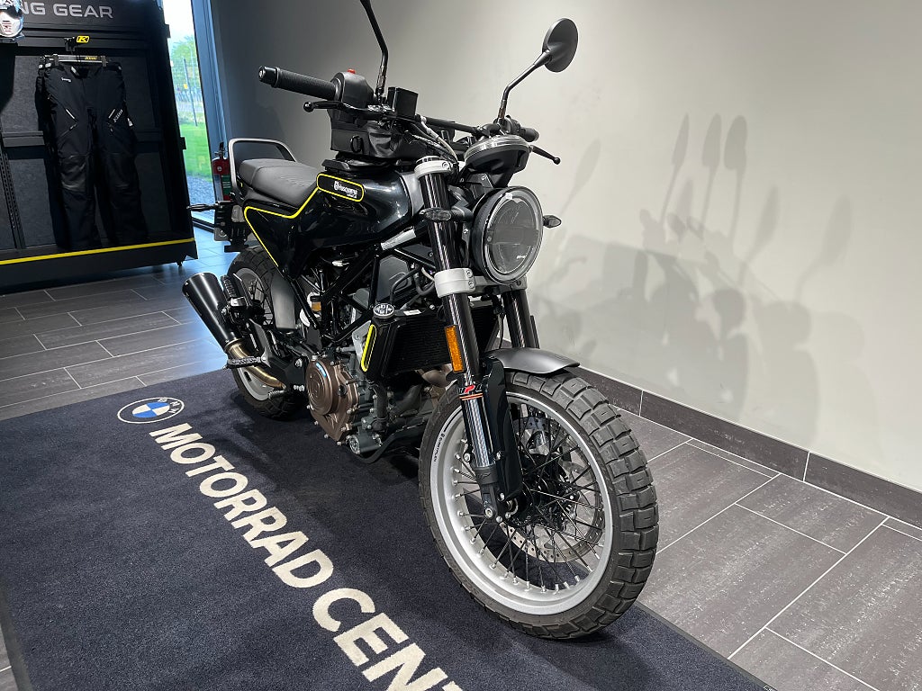 Husqvarna Svartpilen 401/Tankväska/Akrapovic/24mån Räntefritt