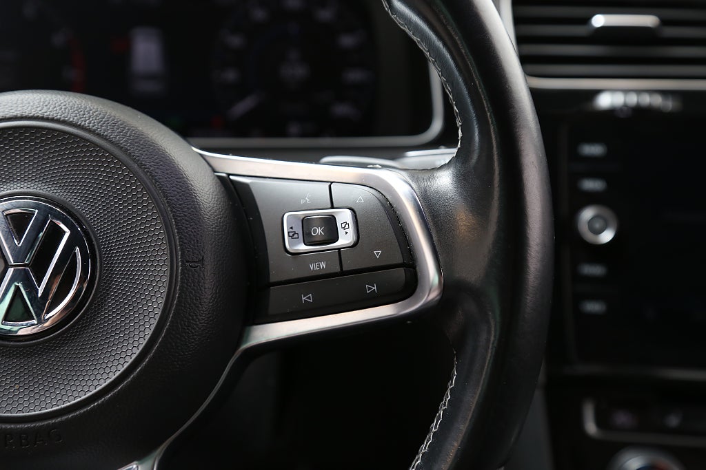 Volkswagen Golf 1,5 TSI 150hk R-Line DSG Sportscombi Värmare Drag 2019