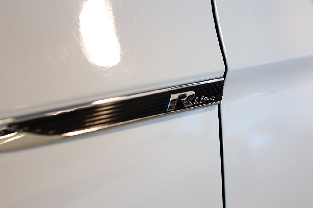 Volkswagen Passat 1,5 TSI R-Line Sportscombi Aut Drag Värmare Kamera