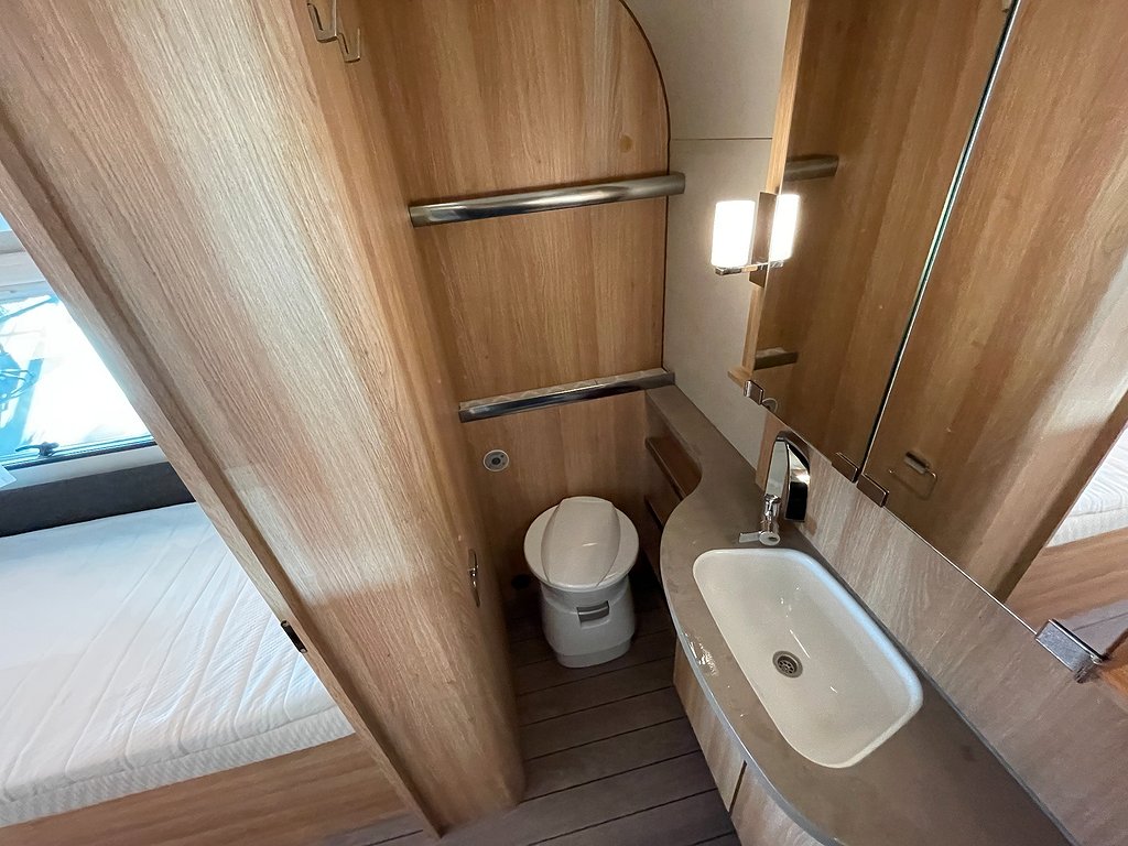 Knaus Sky TI 700 MEB /Hyd-stöd/AC bodel/Solcell/Badrum bak - Knaus