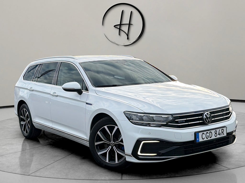 Volkswagen Passat Sportscombi GTE PLUG-IN GTE Dragkrok B-Kamera Cockpit