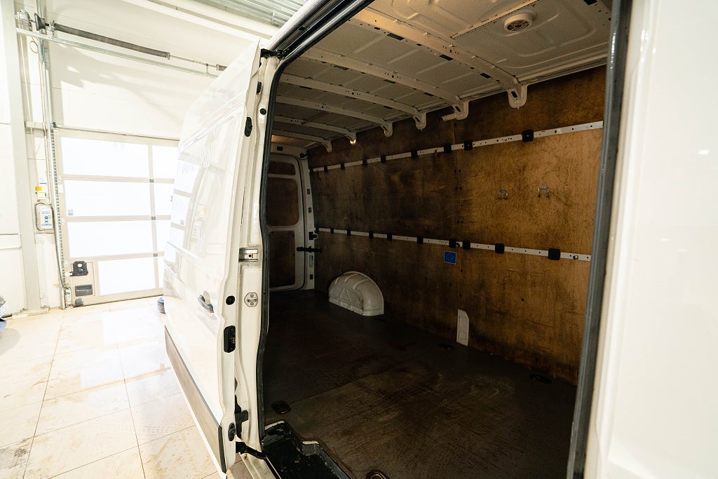 Volkswagen crafter TDI D-VÄRM L3H2 KAMERA DRAG CARPLAY MOMS 177hk