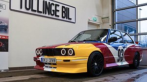 Den här BMW har fått en V8-motor och front från BMW M3. 
