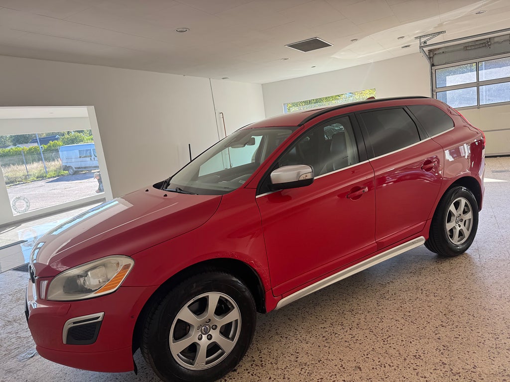 Volvo XC60 D5 AWD automat  R-Design drag 