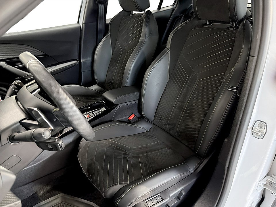 Bild på Peugeot 2008 GT 1.2 PT 130hk Aut B-KAMERA CARPLAY