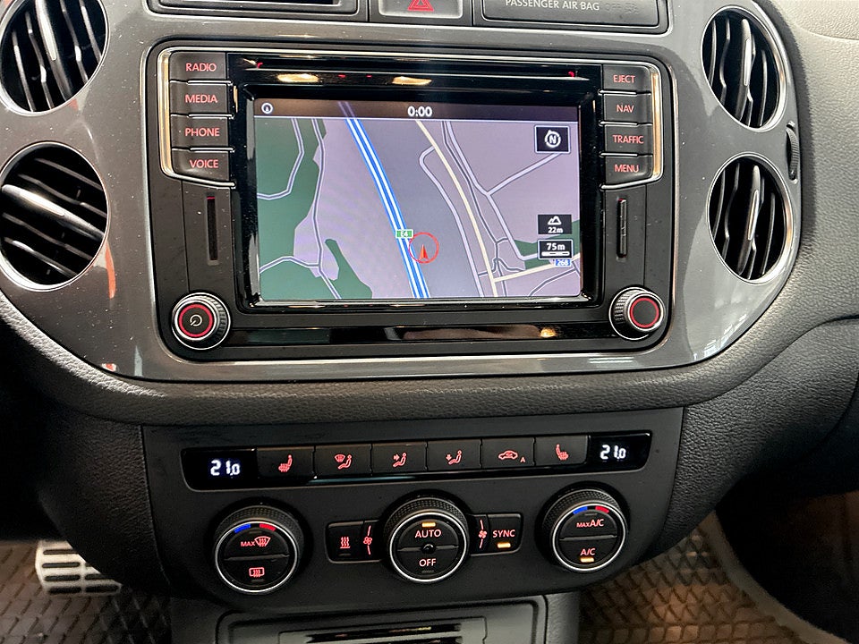 Bild på Volkswagen Tiguan R-Line 2.0 TDI DPF 184hk Aut 4WD B-KAMERA PANO