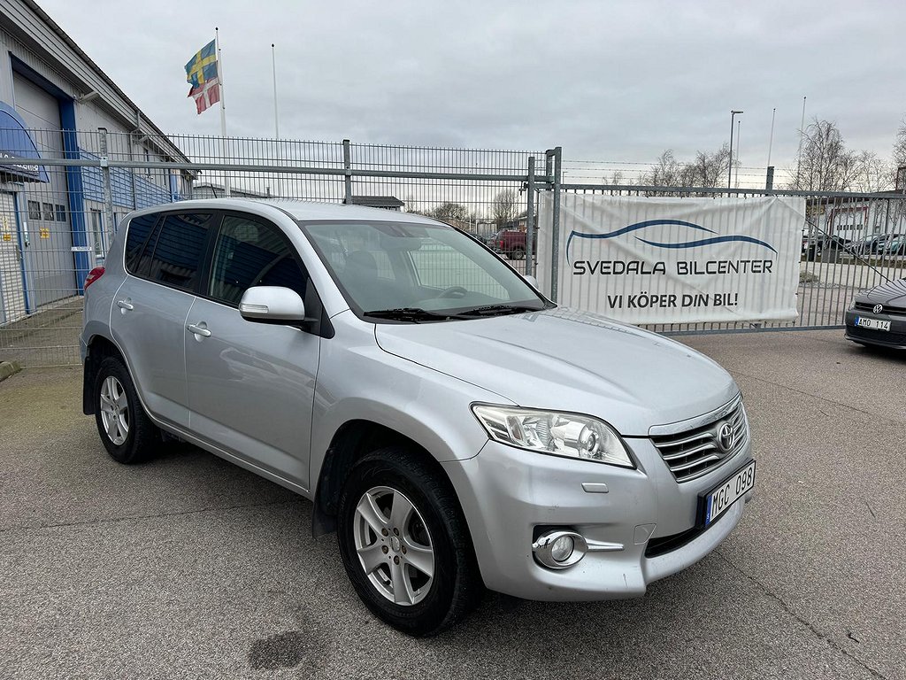 Toyota RAV4 2.2 D-4D 4x4 Nybesiktad Fint skick