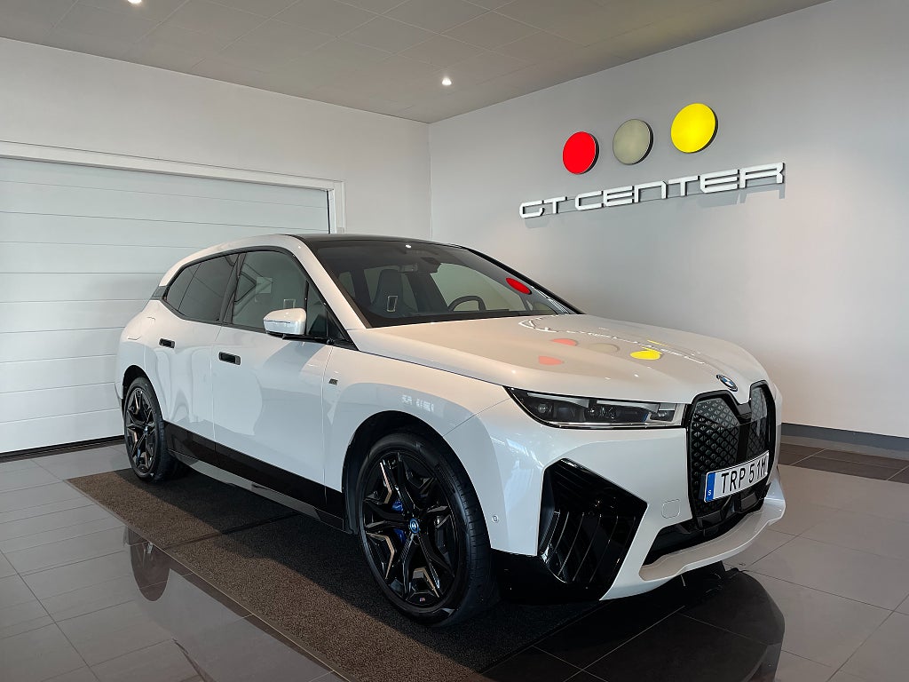 BMW iX M60 Massage Bowers & Wilkins Sky Lounge Drag Head-Up