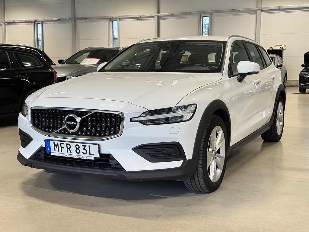 Volvo V60 Cross Country D4 AWD AUT DRAG KAMREM BYTT LEASBAR NYSERVAD EN ÄGARE