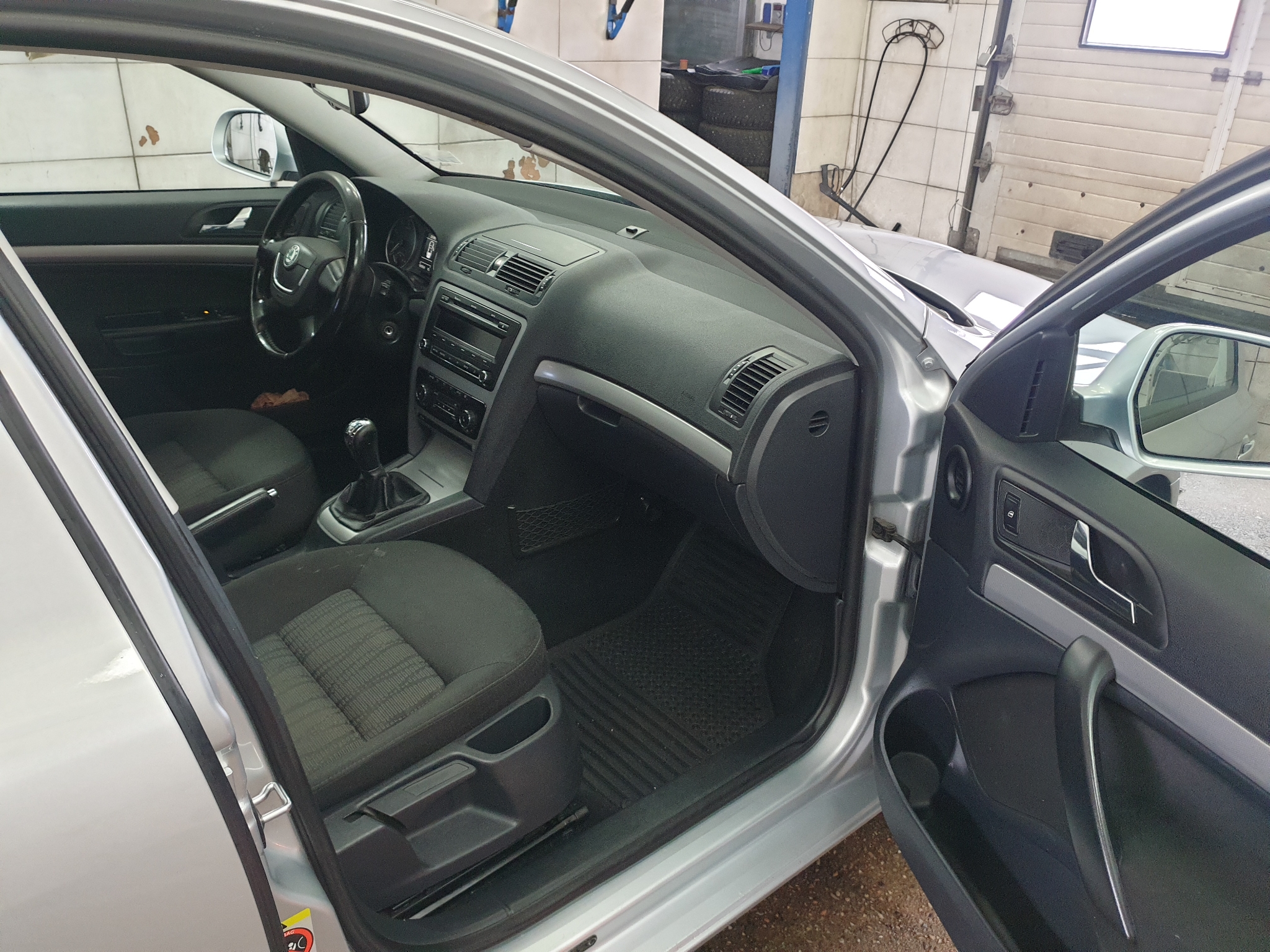 Skoda Octavia Kombi 1.8 TSI 160hk 2010, bild 7/41