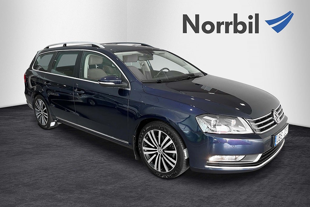 Volkswagen Passat GT TSI 211 DSG LÅGMILARE Drag Backkamera Läder