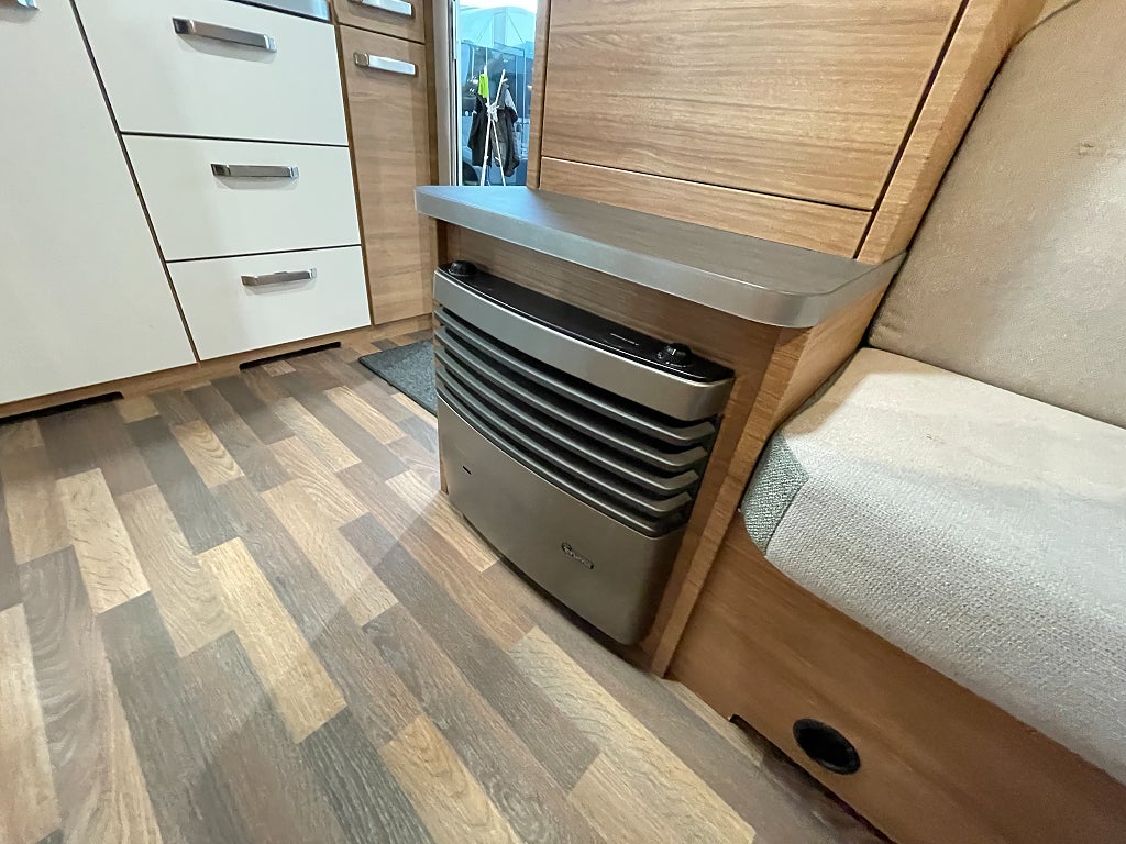 Weinsberg 390 PUH /Taksäng/Förtält/B-körkort/1310kg/Solcell - Weinsberg