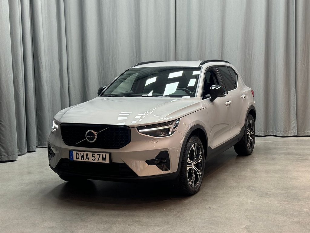 Volvo XC40 B4 FWD Bensin Plus Dark V-hjul // Drag // 360 - kamera