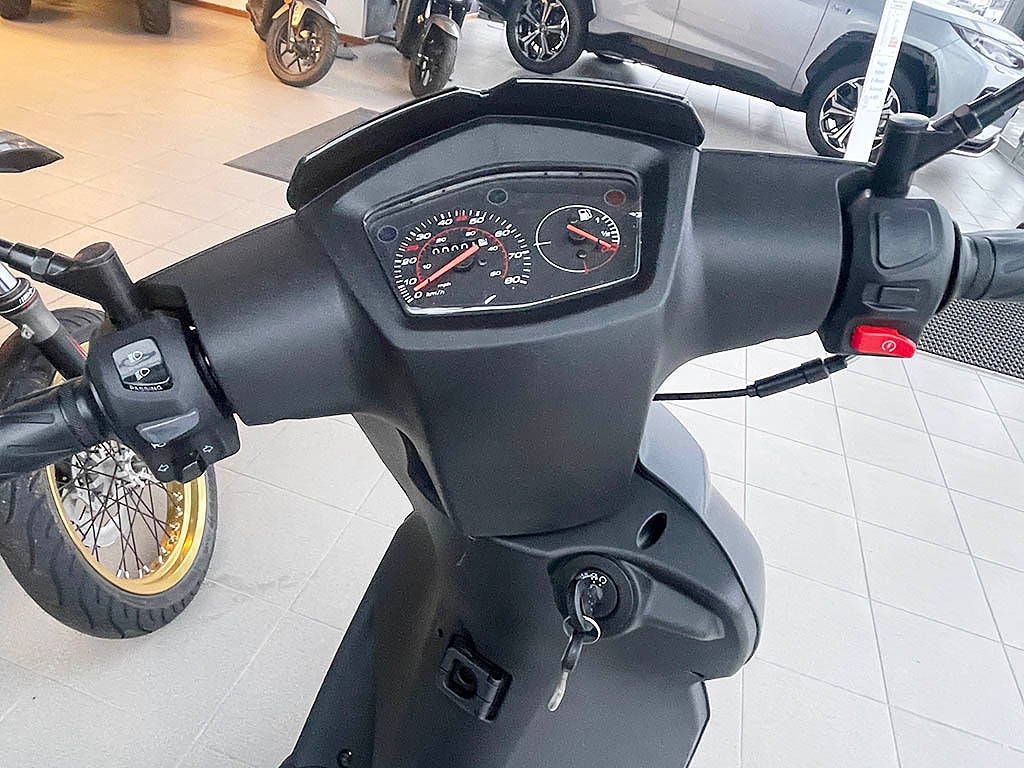 Peugeot Kisbee S Black Edition