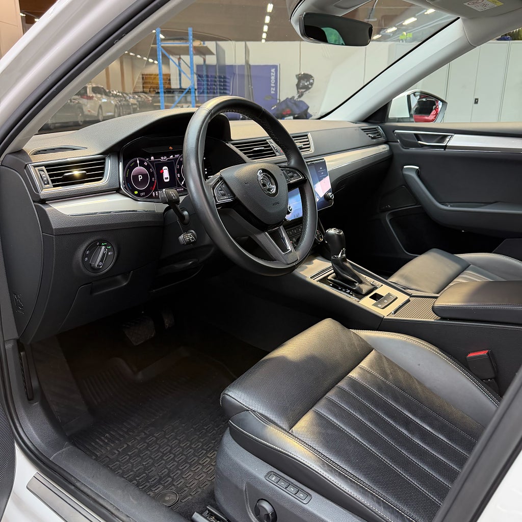 Skoda Superb iV Kombi 1.4 TSI L&K Carplay Backkamera Värmare Drag