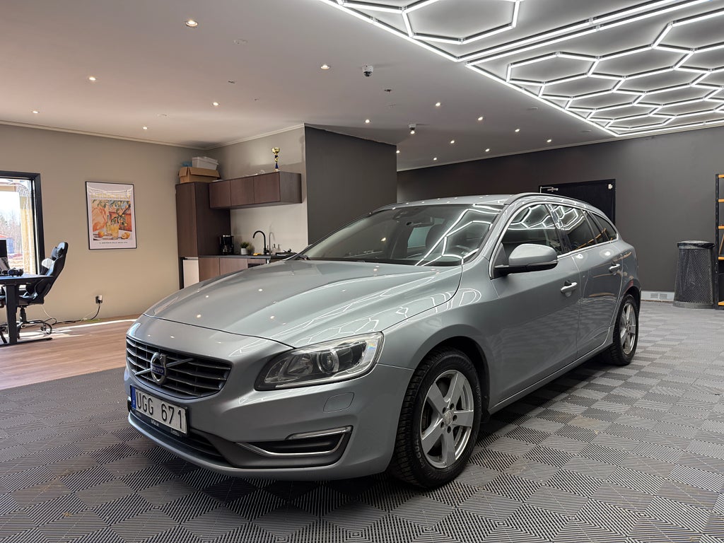 Volvo V60 D5 Momentum | Polestar | D-Värm | Drag | SoV-däck ingår