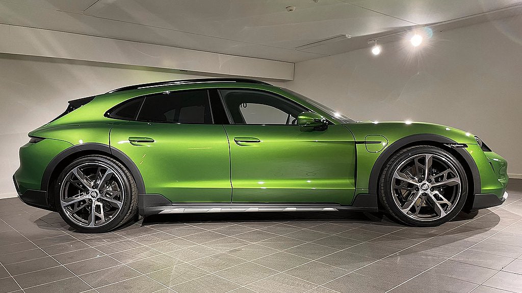 Porsche Taycan 4S klarar av 0-100 km/h på 4,1 sekunder.