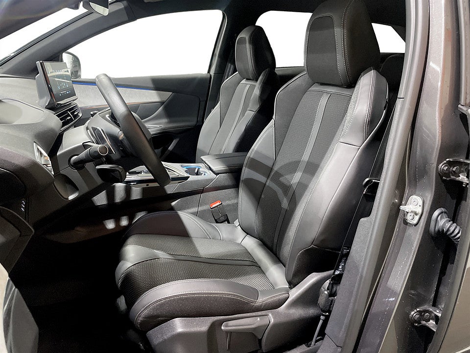 Bild på Peugeot 3008 GT 1.2 PT 130hk Aut - INK. TRYGGHETSPAKET