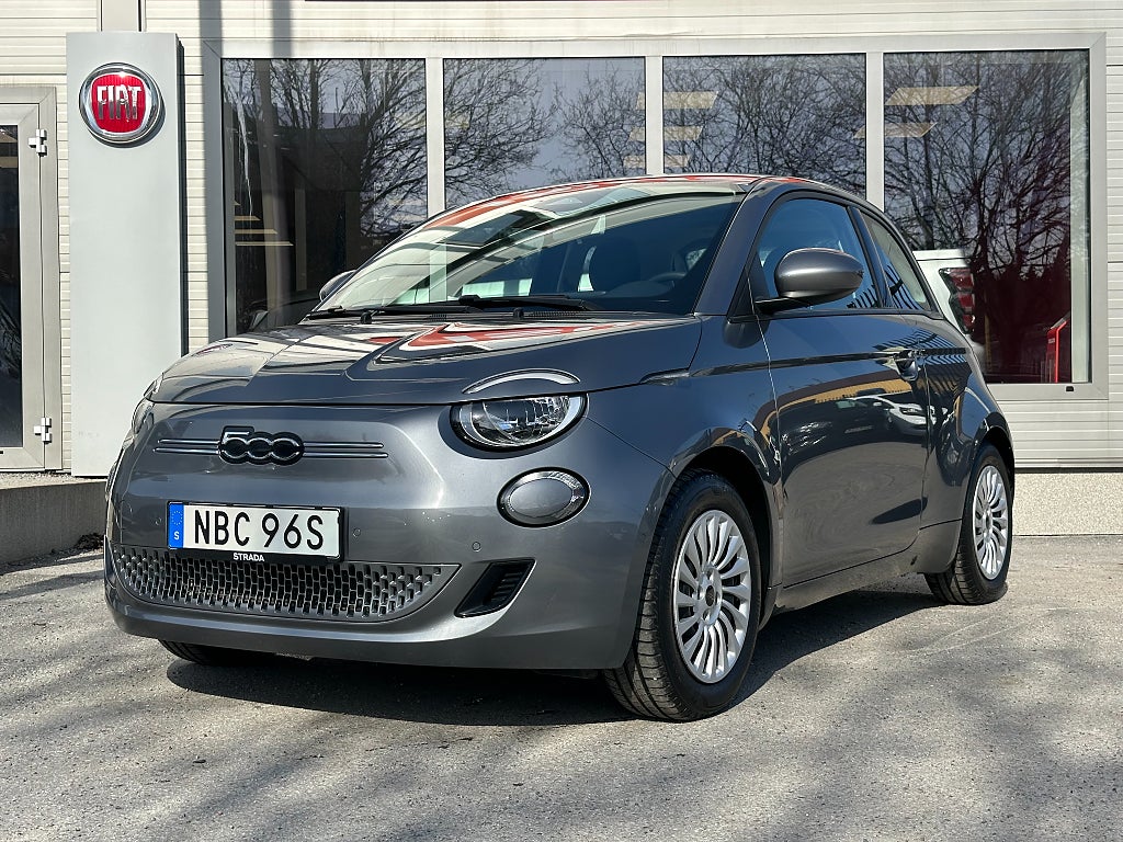 Fiat 500E 42 kWh | ICON | Backkamera | Parkeringssensorer