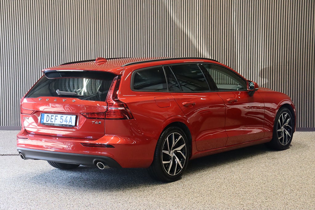 Volvo V60 Recharge T6 AWD Momentum Värmare Drag 340hk