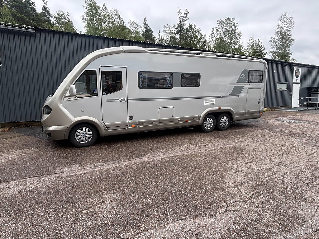 Knaus S-Liner 800  Långbädd / Kamkedja / Läder / Solcell /AC