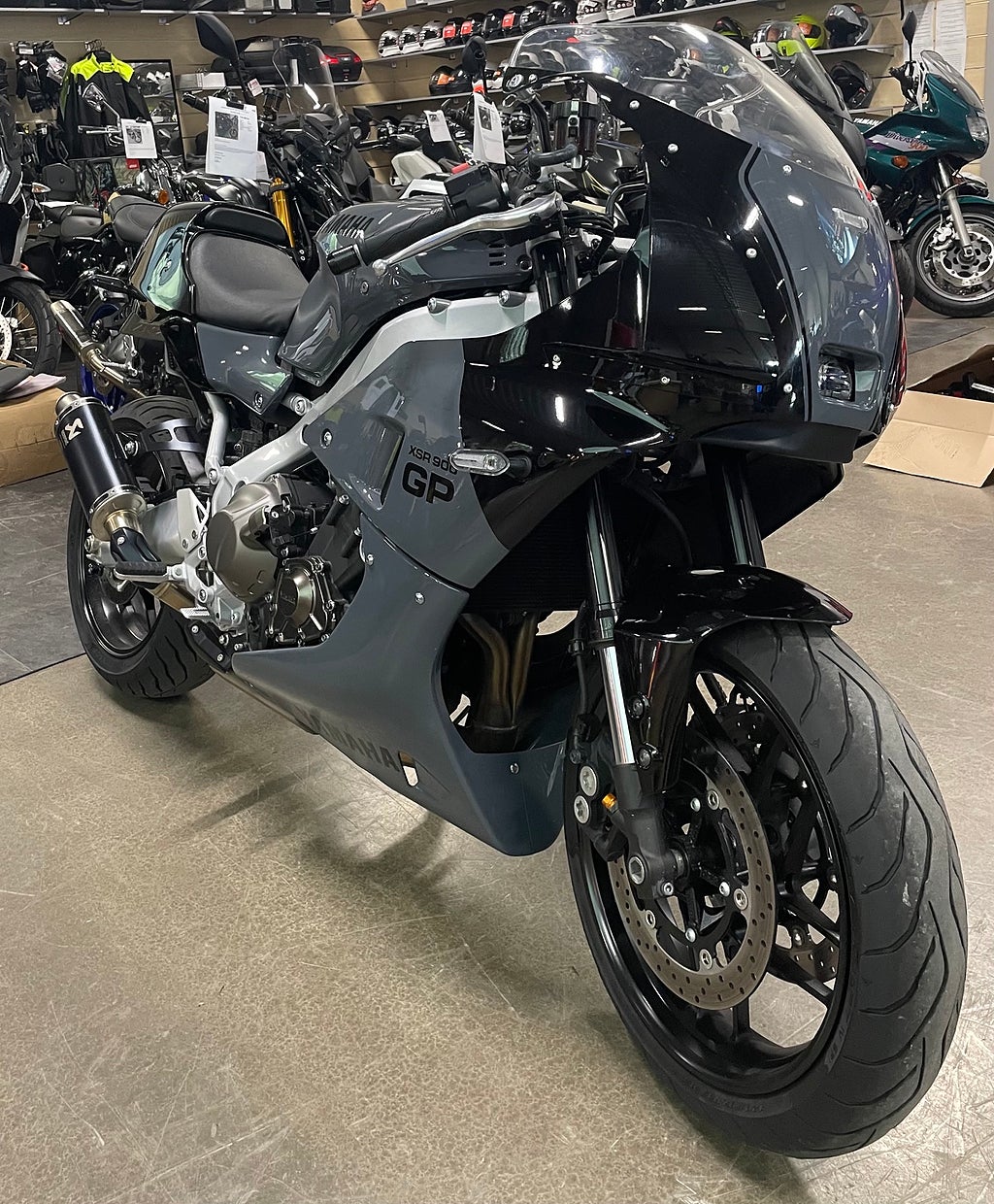 Yamaha XSR900 GP AKRAPOVIC 850 mil xsr xsr- xsr900 gp