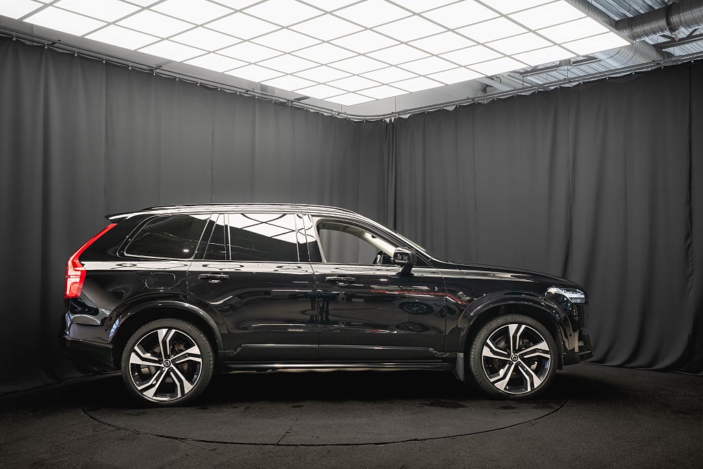 Volvo XC90 Recharge T8 AWD ULTIMATE DARK 7-sits B&W LUFT 22'' MOMS